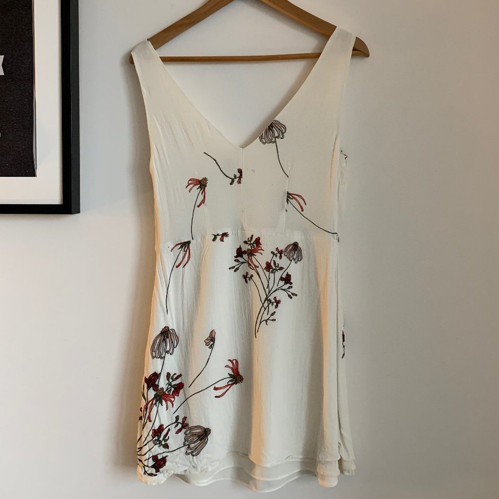 Little Moon White Flower-Pattern Dress